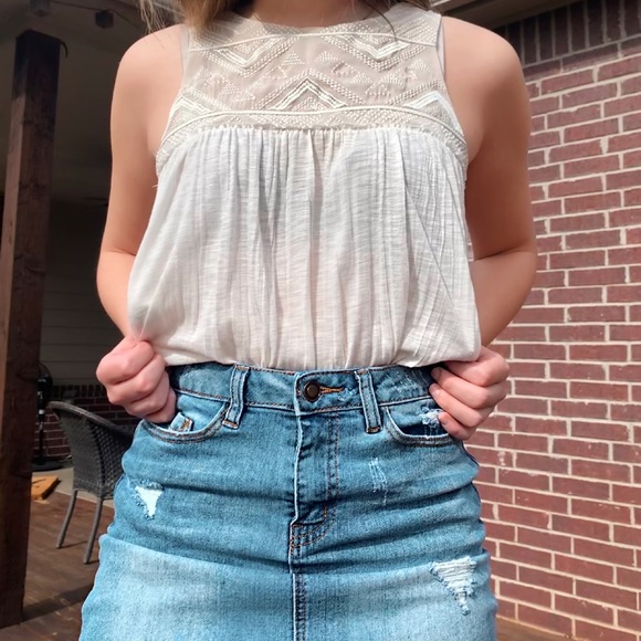 American Eagle Outfitters Tops - American Eagle Flowy Cream Blouse With Embroidery